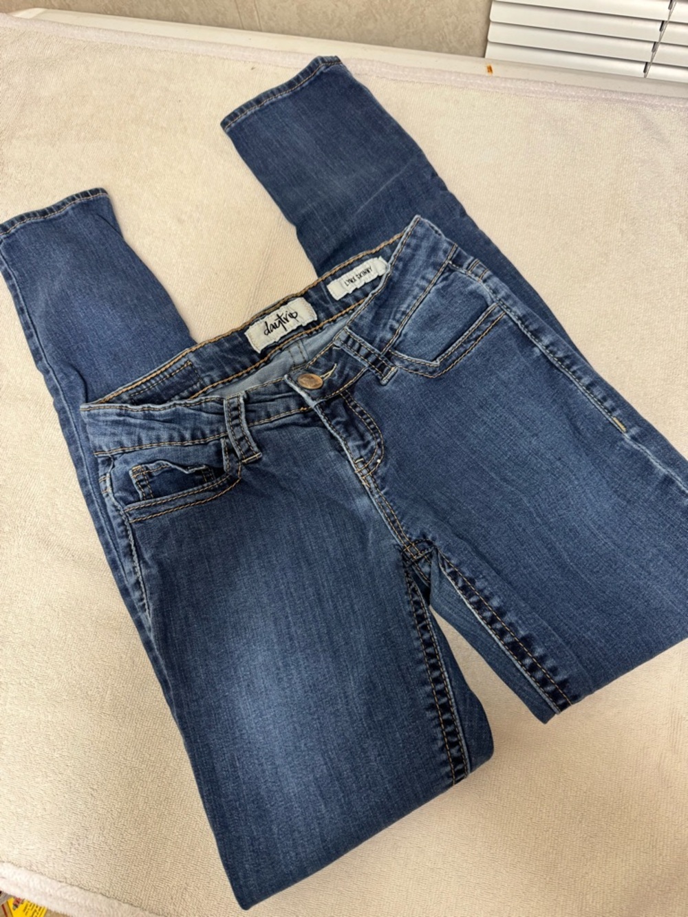 Daytrip Women's Lynx Skinny Jeans in Dark Blue Wash